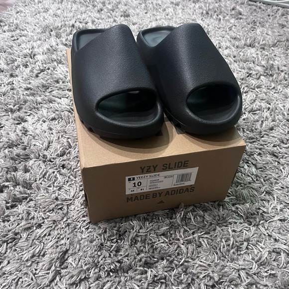 Yeezy slides onyx size 10 - Picture 1 of 7